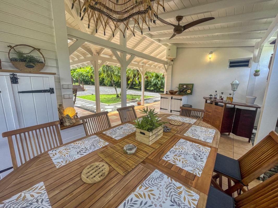 26. Location villa piscine proche plage Deshaies Guadeloupe_Terrasse